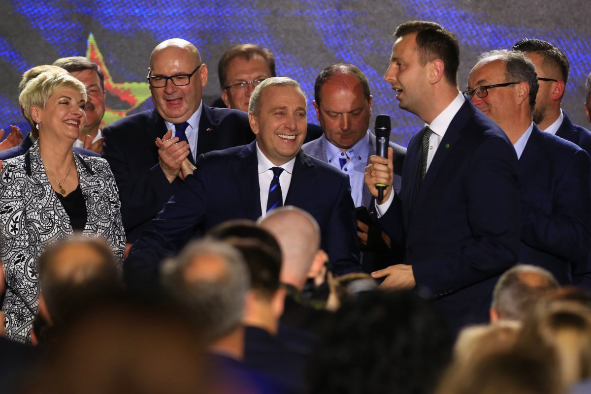 Jeśli opozycja myśli o zwycięstwie z PiS, powinna do wyborów pójść w dwóch blokach: centrowym i lewicowym.