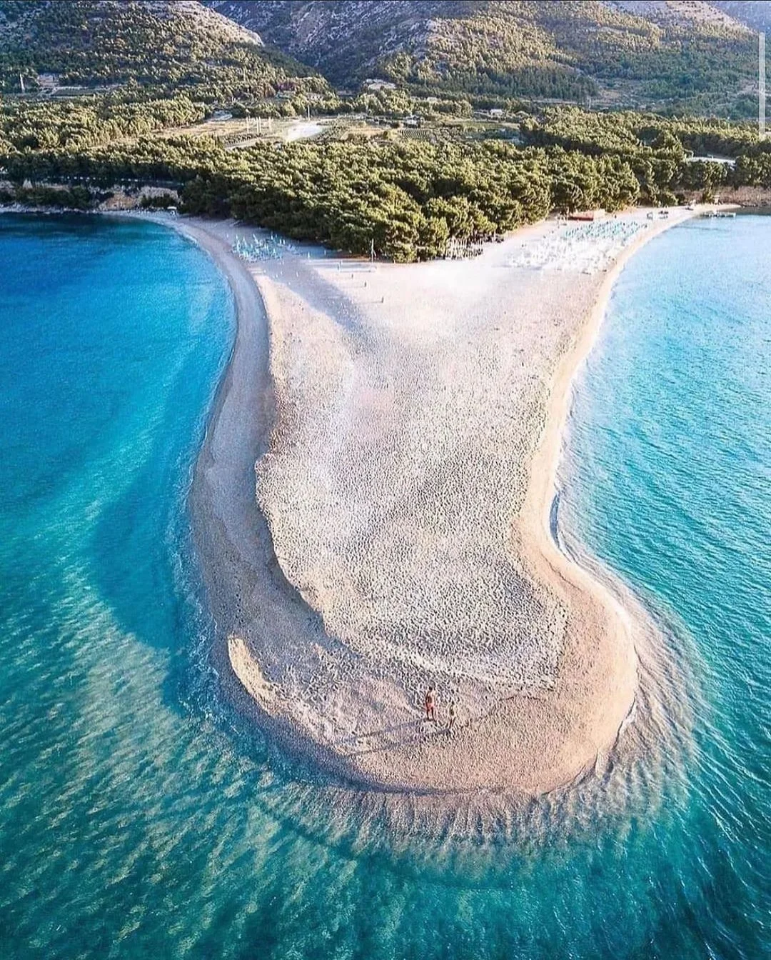 Zlatni Rat w Chorwacji uchodzi za jedną z najbardziej niezwykłych plaż w Europie Zlatni Rat w Chorwacji uchodzi za jedną z najbardziej niezwykłych plaż w Europie