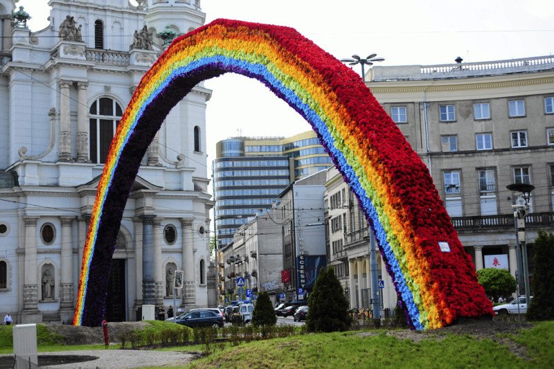 Gender zabija – uważają uczestnicy spotkań modlitewnych na pl. Zbawiciela.