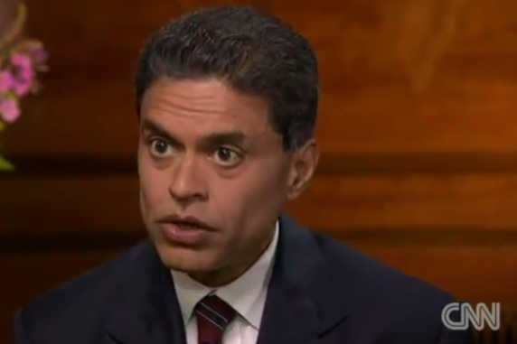 Fareed Zakaria w trakcie wywiadu z Colinem Powellem