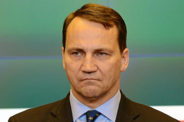 "Fakt" twierdzi, że minister Radosław Sikorski wysłał BOR-owców po pizzę
