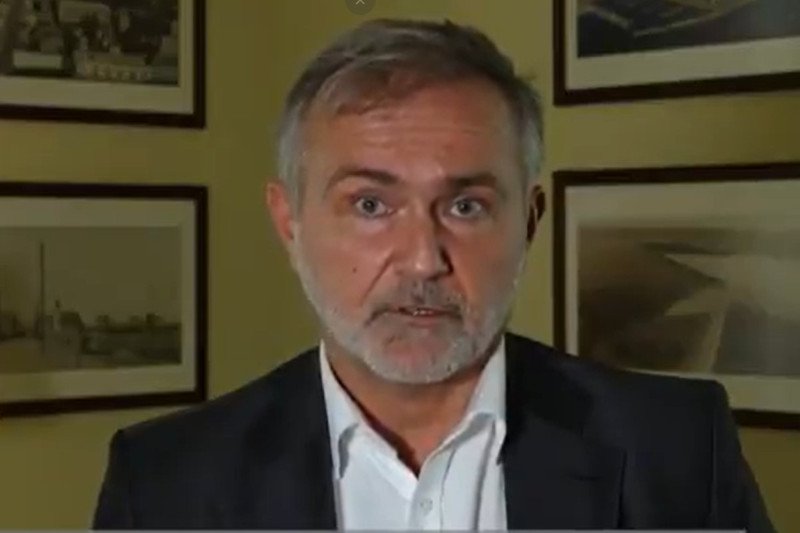 Prezydent Gdyni Wojciech Szczurek chce pomóc nauczycielom i uczniom.