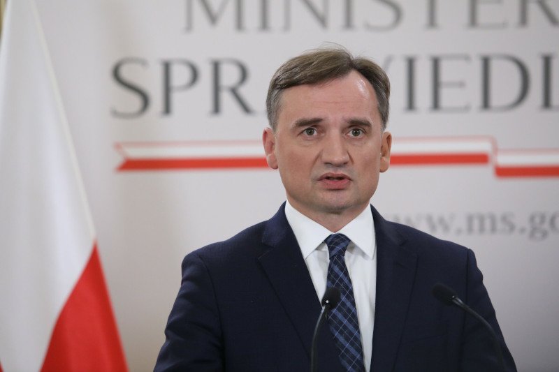Komisja Europejska wydała zaskakującą rekomendację dla Polski. Zbigniew Ziobro może utracić jedno ze stanowisk