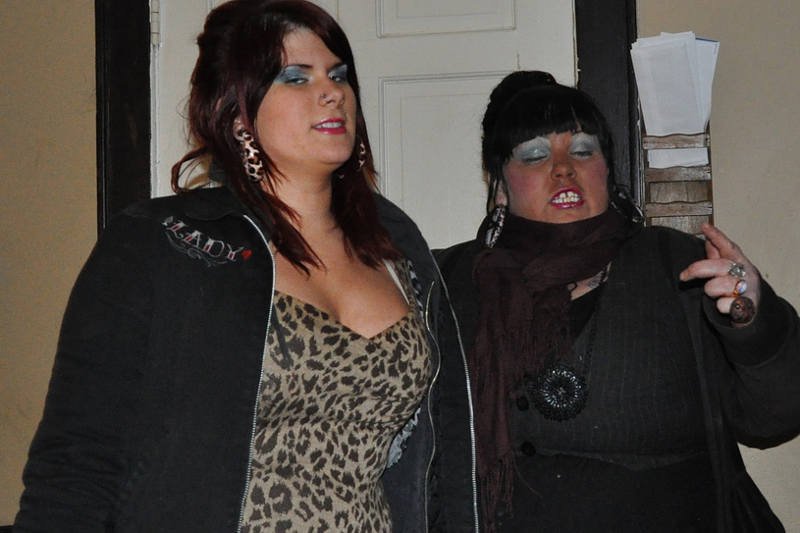 Te dwie kobiety mają co najmniej połowę cech, których mężczyźni nie lubią.