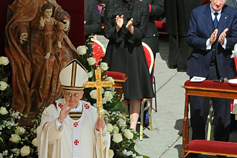 Papież Franciszek po inauguracji swojego pontyfikatu (na zdjęciu) nie wypłaci pracownikom Stolicy Apostolskiej tradycyjnej premii.