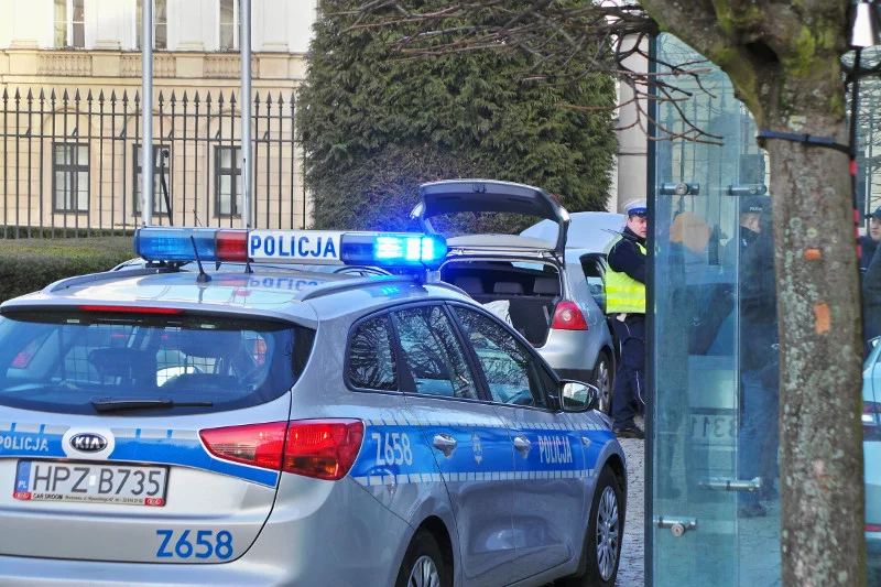 W styczniu 36-letni mężczyzna wjechał w zabezpieczenia przy Pałacu Prezydenckim. Wówczas informowano, że mogła to być próba zamachu.