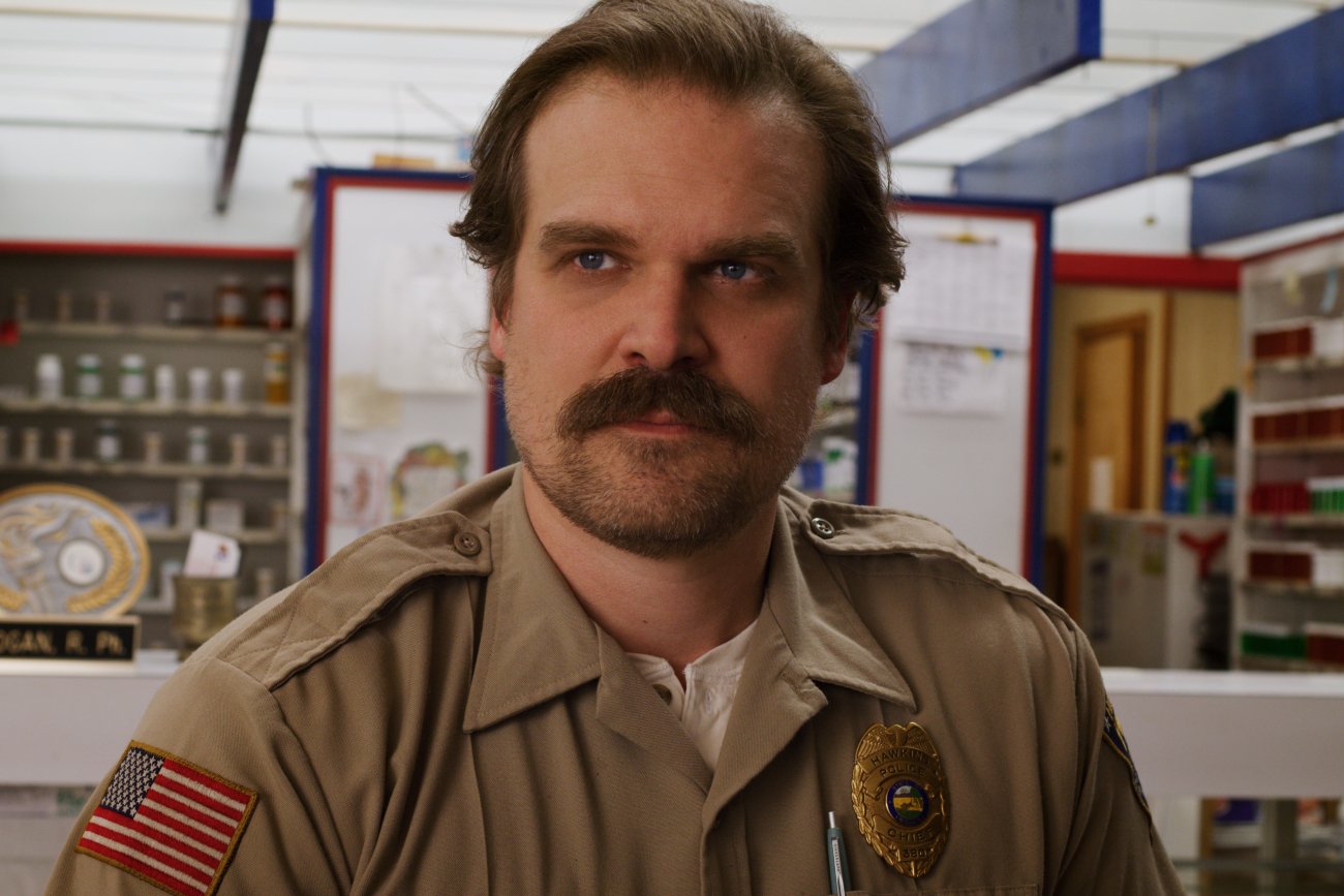 David Harbour wspomina żenującą promocję 2. sezonu serialu "Stranger Things".