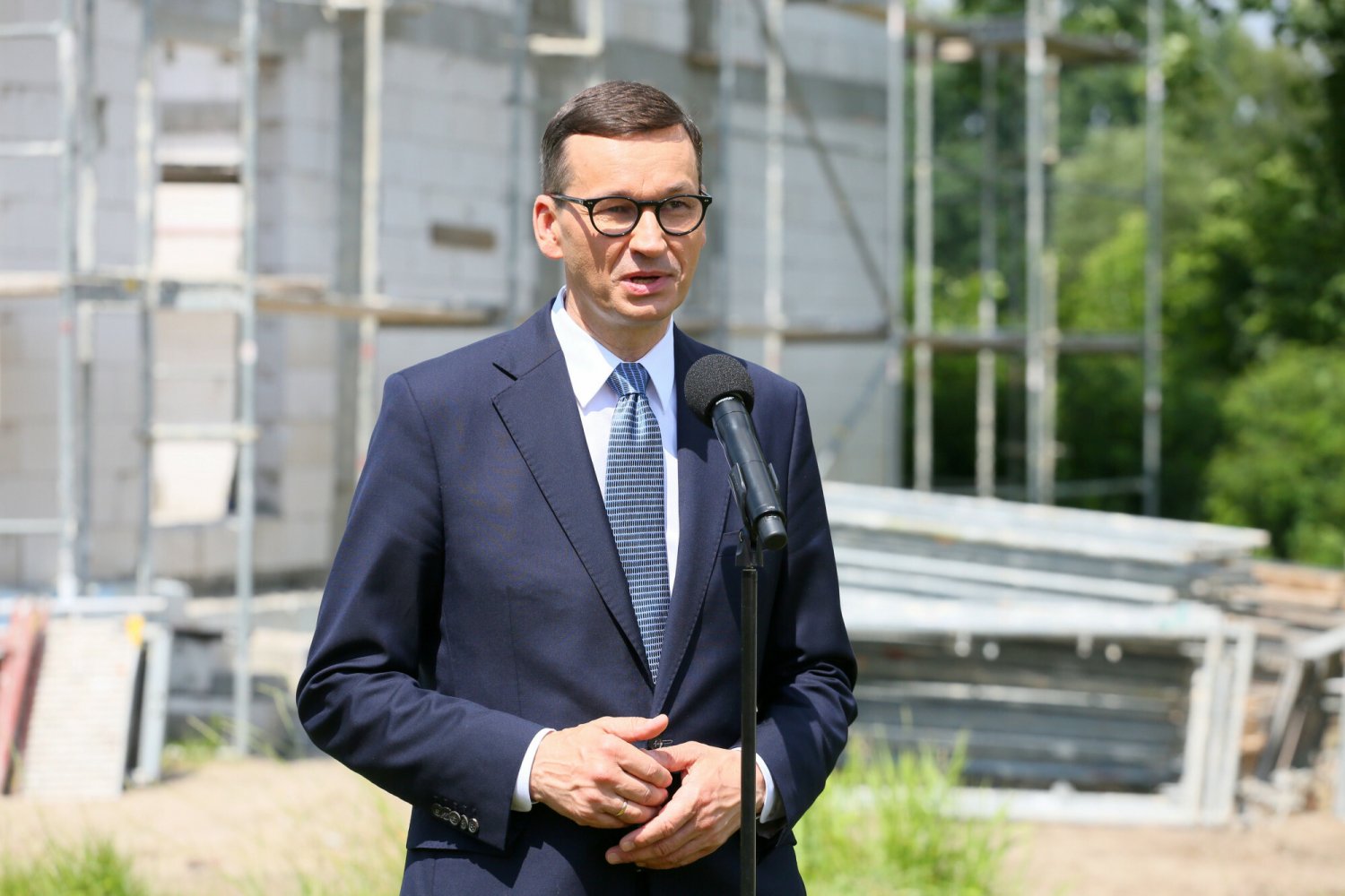 Premier doradza Polakom, aby ocieplili domy przed zimą.