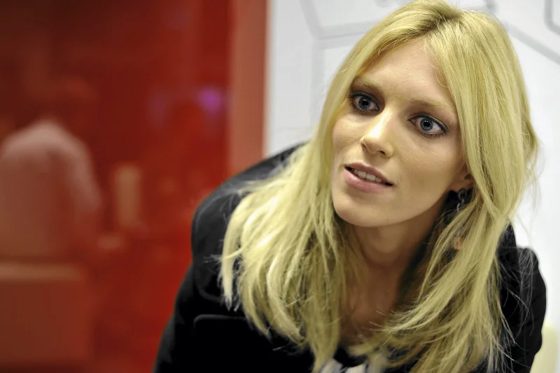Anja Rubik napisała: "Zapraszam wszystkich, którym los Polski leży na sercu. 4 CZERWCA godz. 16.00 Plac Bankowy".
