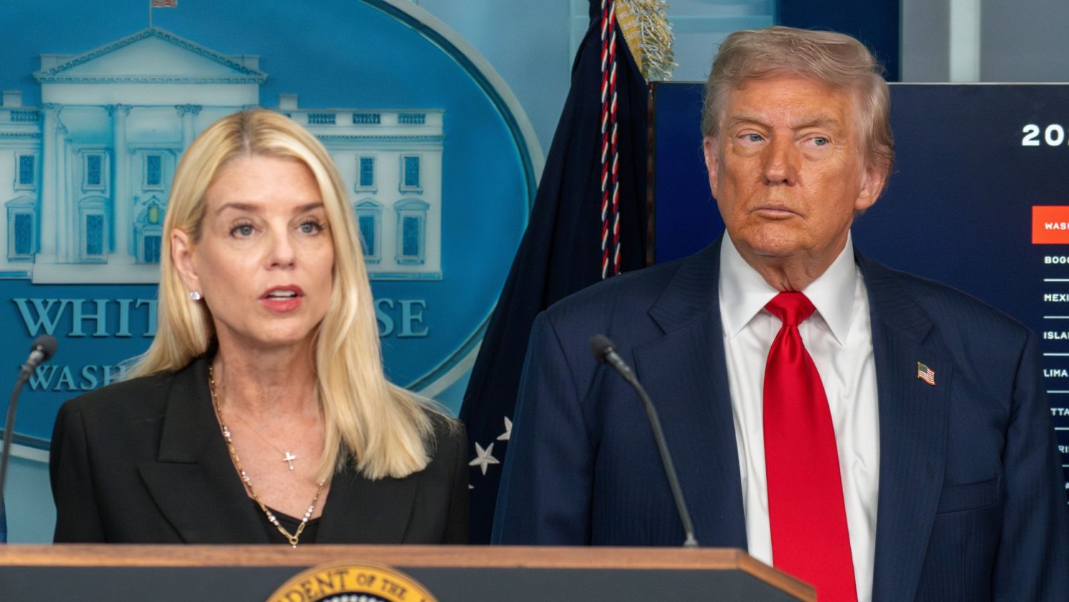 Pam Bondi wyleciała ze stanowiska. Kolejne trzęsienie ziemi w ekipie Trumpa