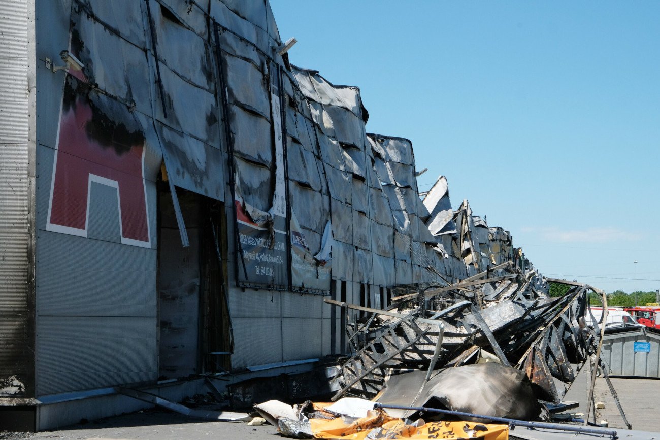 Właściciele butików w centrum handlowym przy Marywilskiej 44 stracili w pożarze dorobek życia.