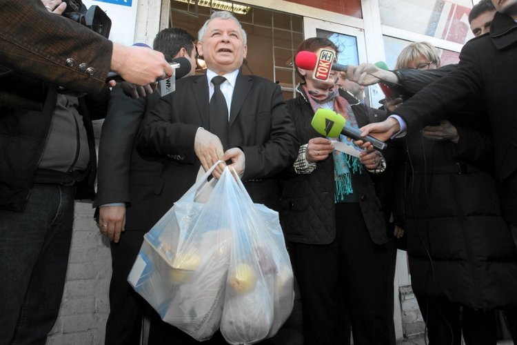 Platforma Obywatelska pokazała grafikę z gwiazdkowymi prezentami PiS. Widać na niej drożyznę, która czeka Polaków w Nowym Roku.