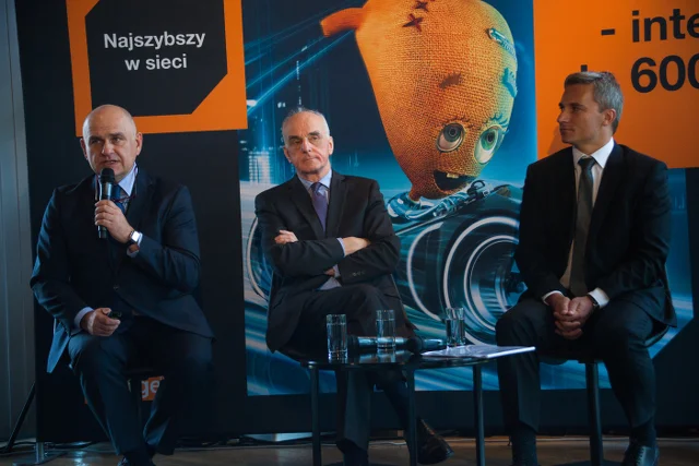 Bruno Duthoit, prezes Orange Polska (w środku), zapewnił, że prędkość internetu jest jednym z najważniejszych kryteriów przy wyborze oferty