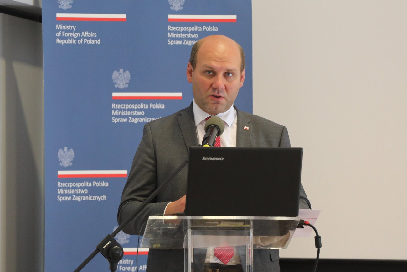 Szymon Szynkowski vel Sęk odniósł się do ustaleń "Wyborczej" ws. wizyty Morawieckiego w Berlinie.