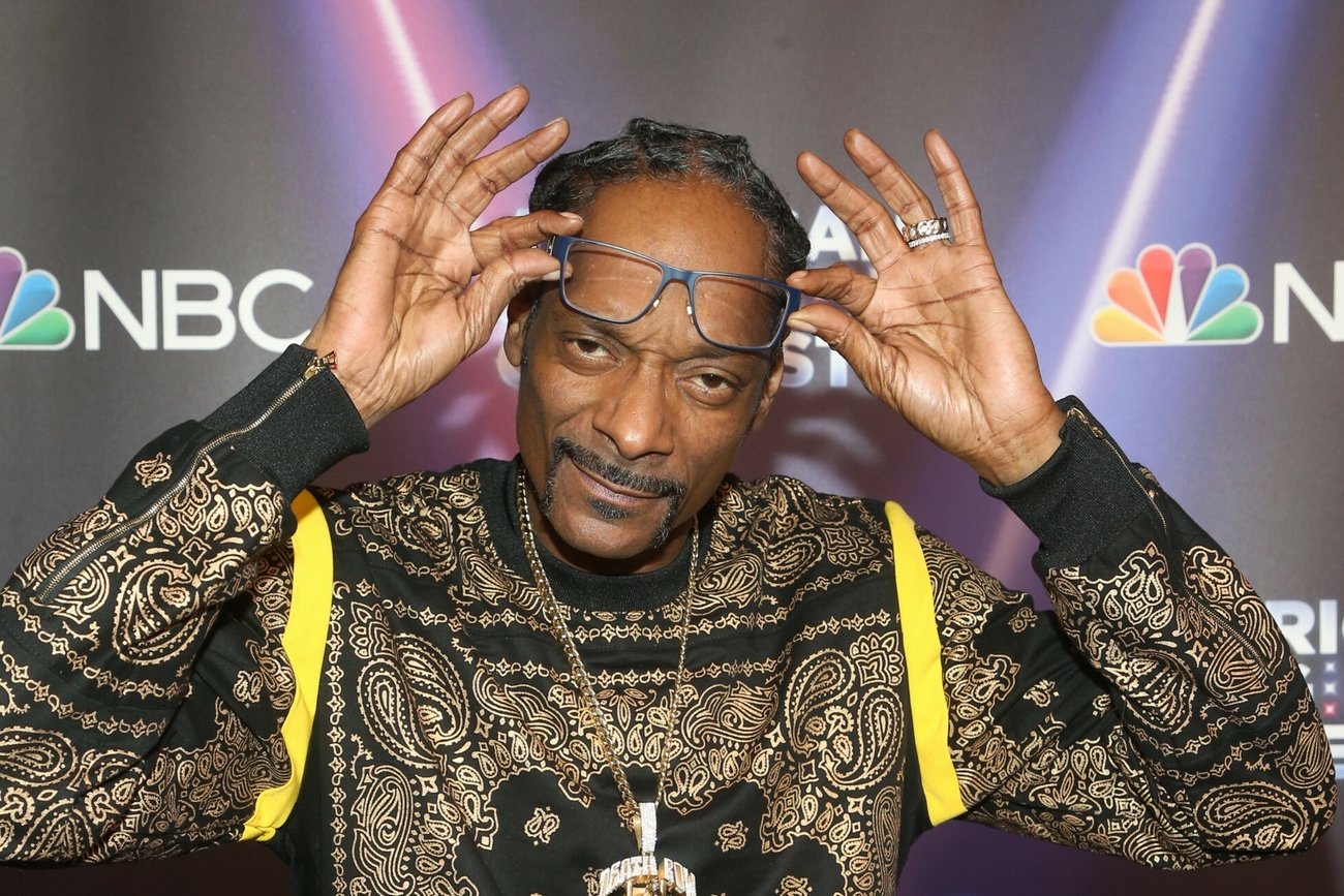 Snoop Dogg płaci pracownikowi rolującemu mu blanty kilkadziesiąt tysięcy dolarów rocznie.