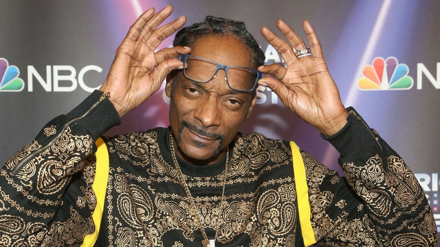 Snoop Dogg płaci pracownikowi rolującemu mu blanty kilkadziesiąt tysięcy dolarów rocznie.