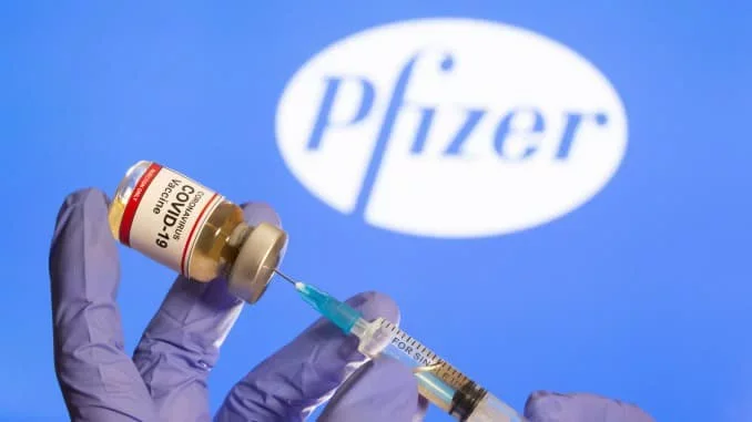 Według badań francuskich uczonych szczepionka firmy Pfizer nie zwiększa ryzyka poważnych problemów sercowo-naczyniowych u osób powyżej 75 roku życia.