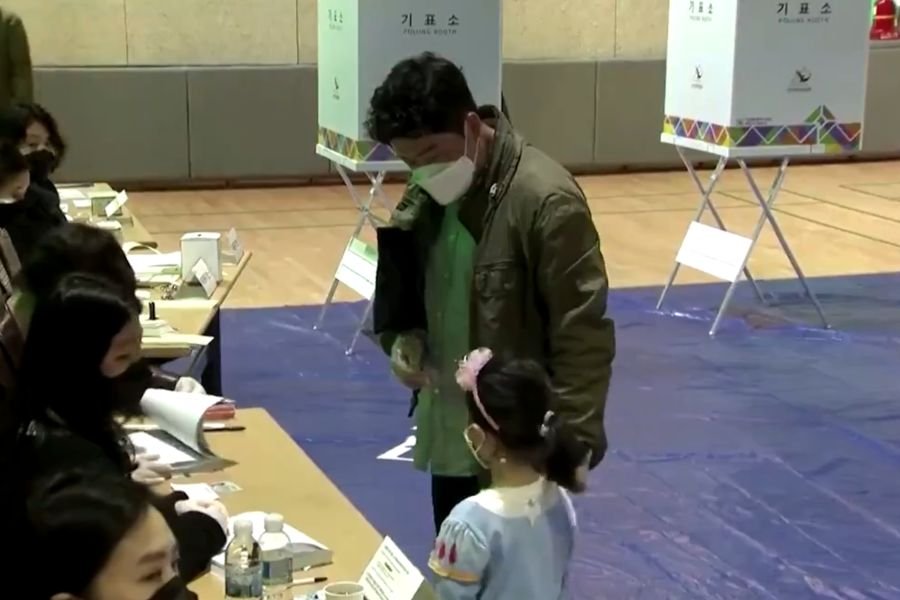 Mimo pandemii koronawirusa w Korei Południowej odbyły sie wybory