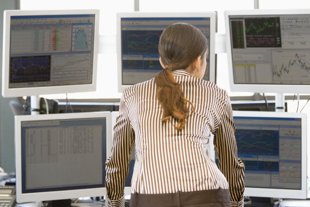 Giełda nie jest tylko dla mężczyzn. Kobiety inwestują nie gorzej, niż najlepsi maklerzy.