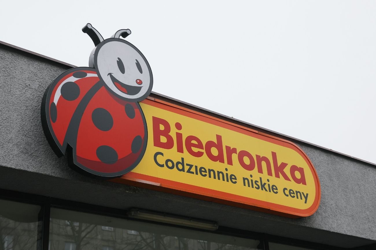 Biedronka z zarzutami. Właściciel sieci podejrzany o udział w zmowie. UOKiK postawił zarzuty właścicielowi Biedronki. Chodzi o udział w zmowie.