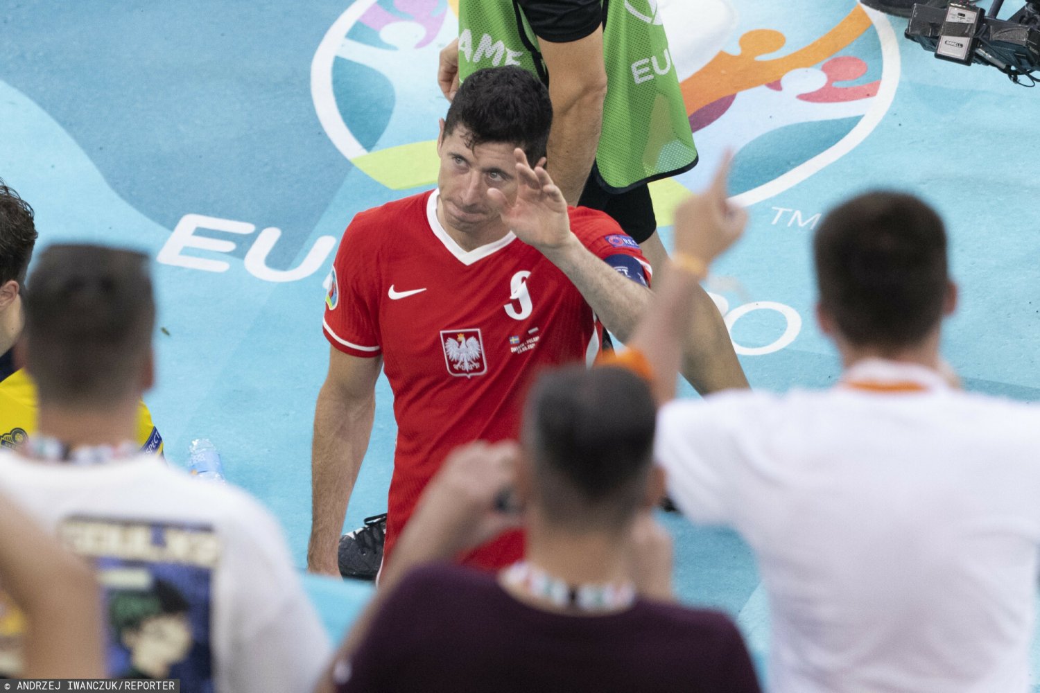 Za postawę na Euro 2020 kapitanowi reprezentacji Polski podziękował były premier i były przewodniczący PE prof. Jerzy Buzek. Za postawę na Euro 2020 kapitanowi reprezentacji Polski podziękował były premier i były przewodniczący PE prof. Jerzy Buzek.