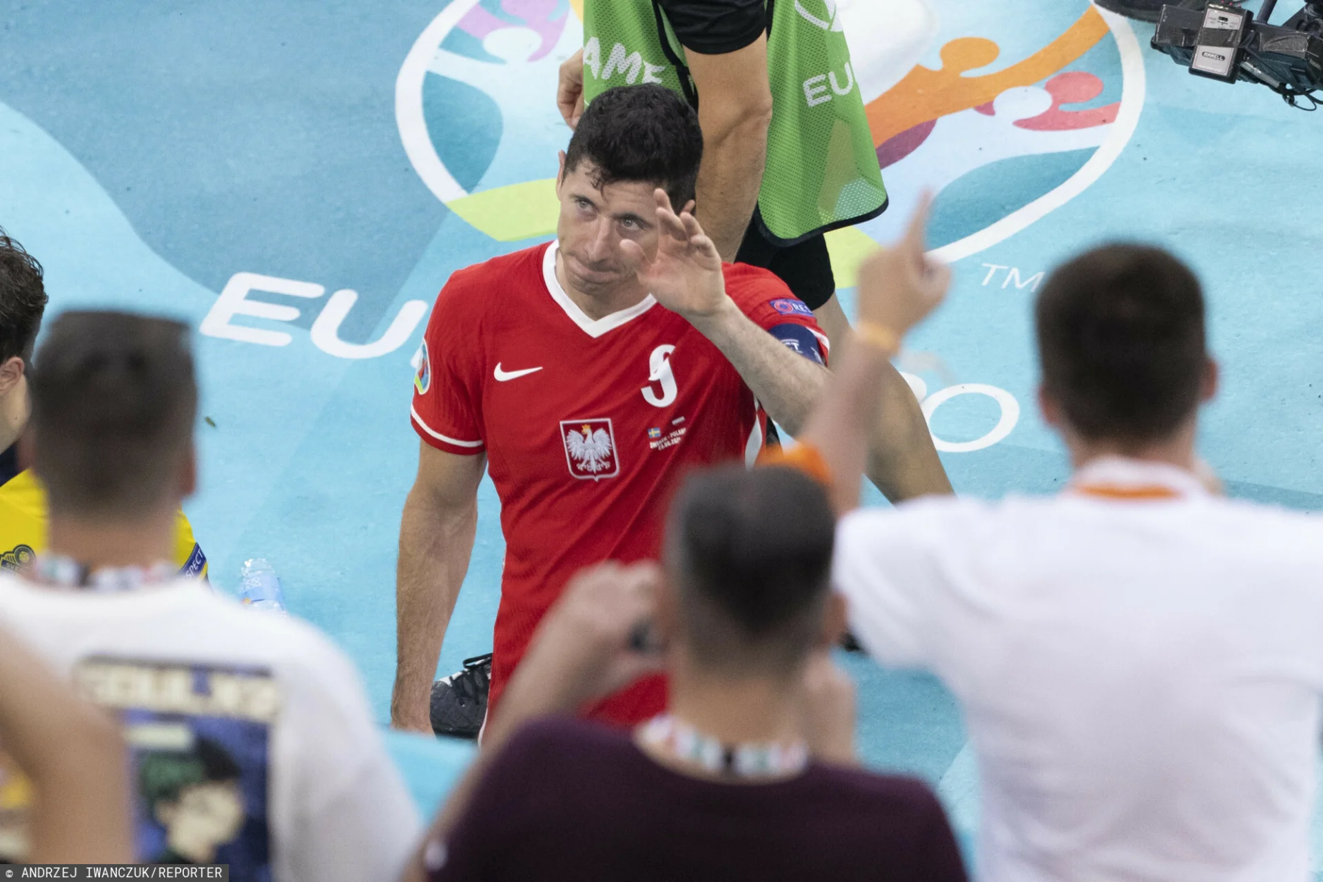 Za postawę na Euro 2020 kapitanowi reprezentacji Polski podziękował były premier i były przewodniczący PE prof. Jerzy Buzek. Za postawę na Euro 2020 kapitanowi reprezentacji Polski podziękował były premier i były przewodniczący PE prof. Jerzy Buzek.
