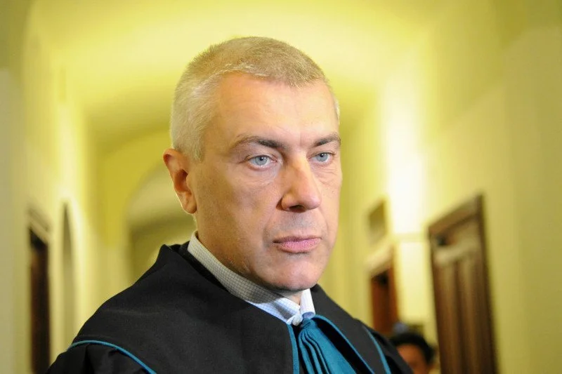Giertych krytykuje, czy ostrzega PO?