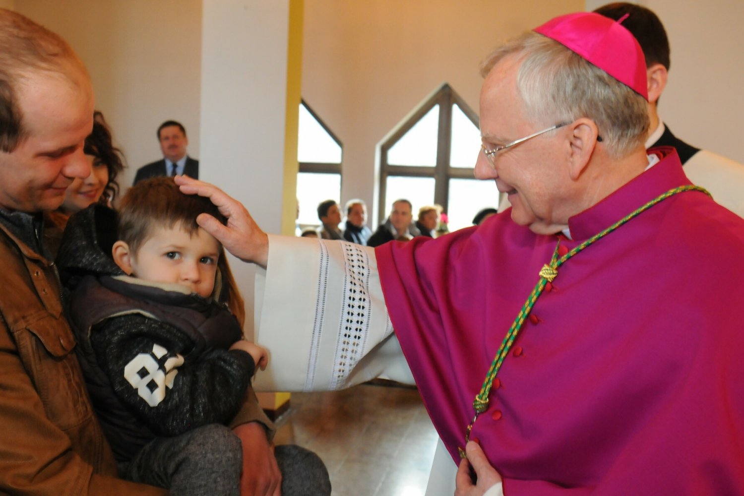 Abp Marek Jędraszewski w połowie grudnia podpisał specjalny dekret, w którym określono zbiór reguł jak duchowni mają się kontaktować z dziećmi.