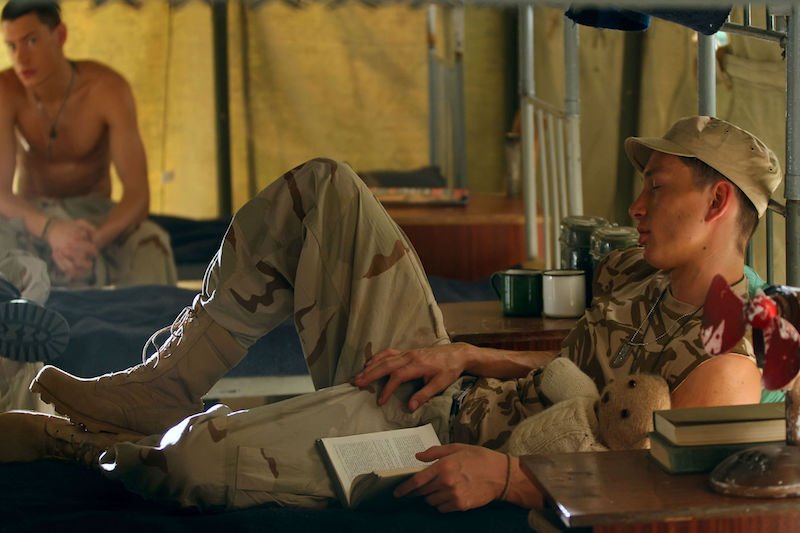 Problemy z bezsennością może mieć nawet żołnierz, który spędził naprawdę trudny dzień na froncie