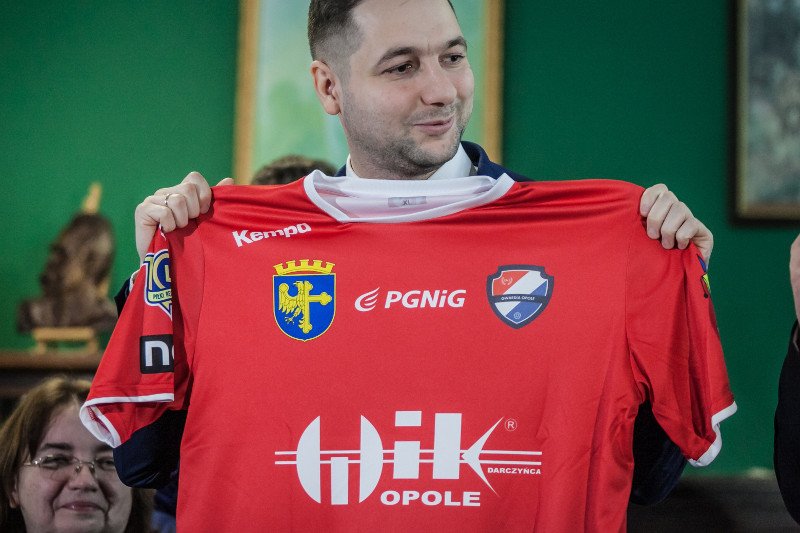 Patryk Jaki w Opolu podkreślał swoje opolskie korzenie. Teraz, kandydując na prezydenta Warszawy, przypomina, że mieszka w stolicy już 7 lat.