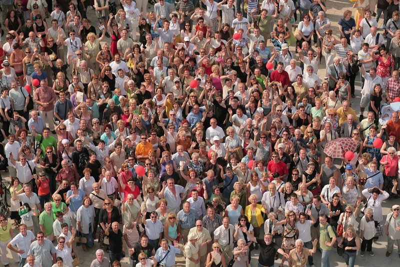 Tłum w Warszawie odstrasza na przedmieścia