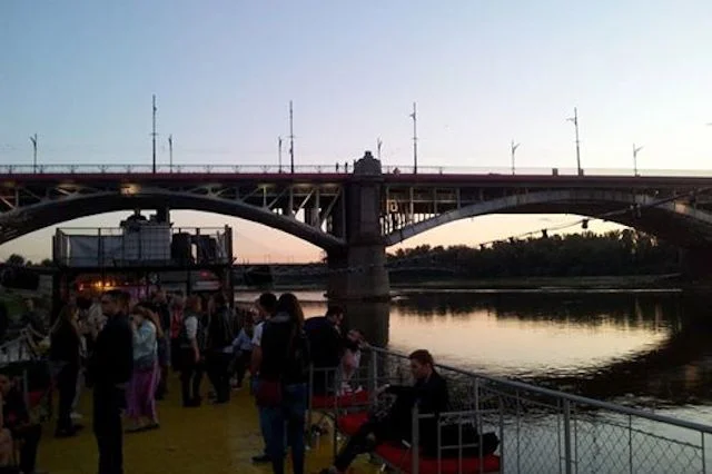 Sen Pszczoły, Warszawa