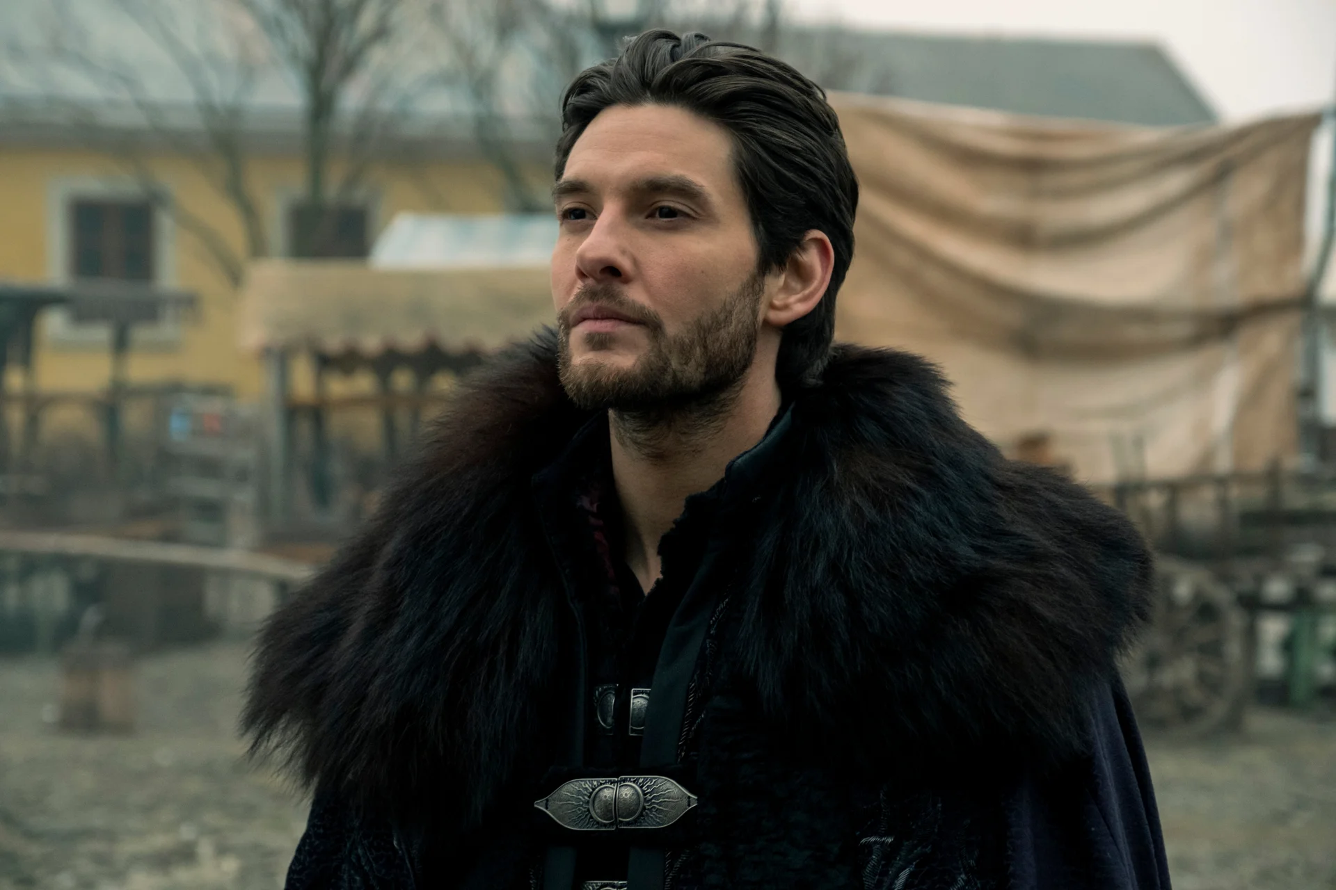 Ben Barnes jako Generał Kirigan, książkowy Zmrocz.