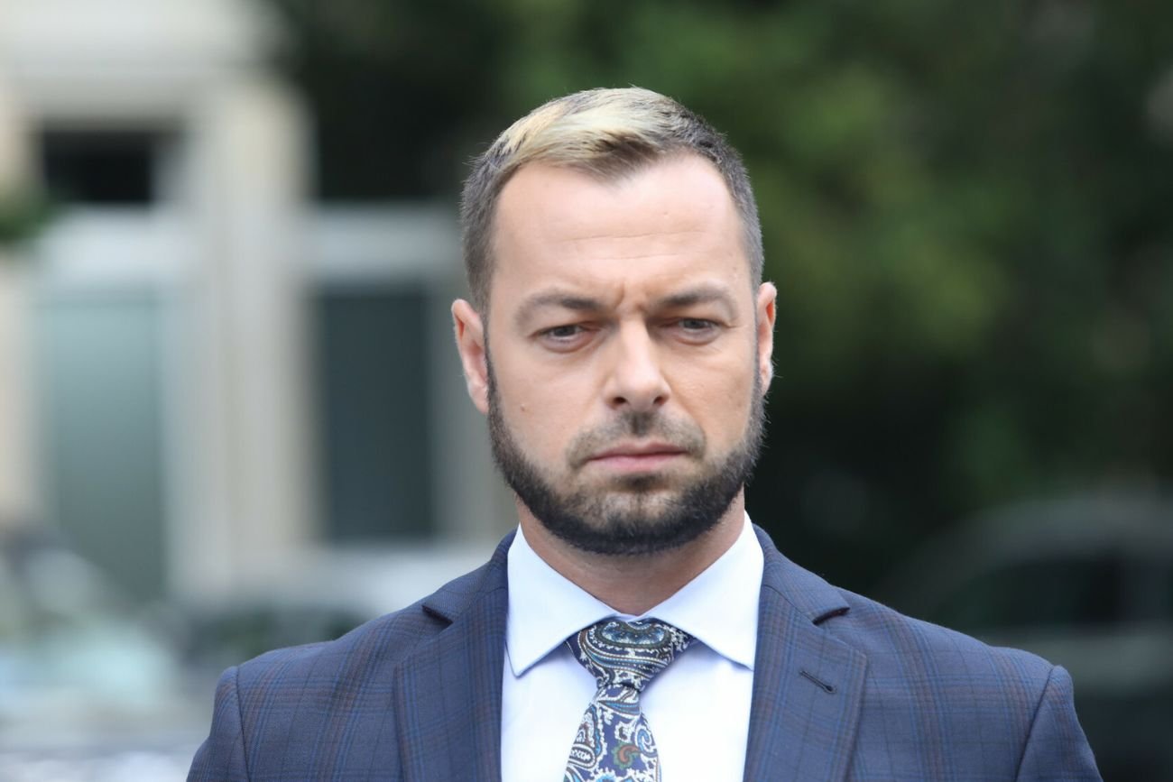 Burmistrz Ustrzyk Dolnych Bartosz Romowicz.