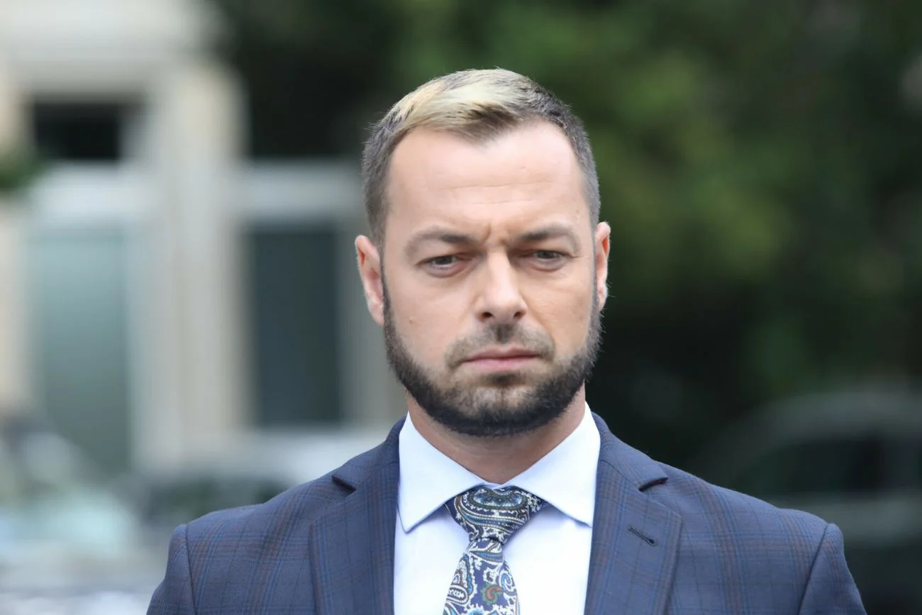 Burmistrz Ustrzyk Dolnych Bartosz Romowicz.