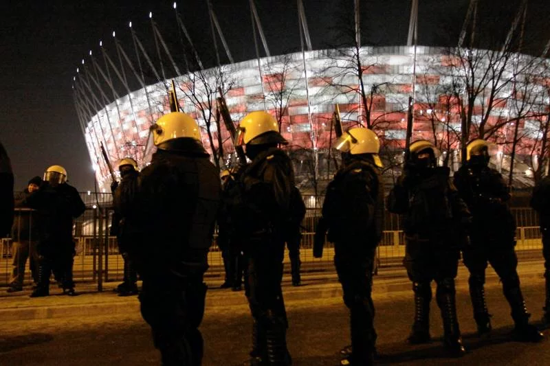 Zdaniem NIK-u policjanci nie będą mogli skutecznie utrzymywać porządku podczas Euro 2012, jeśli nie powstanie baza zagranicznych pseudokibiców