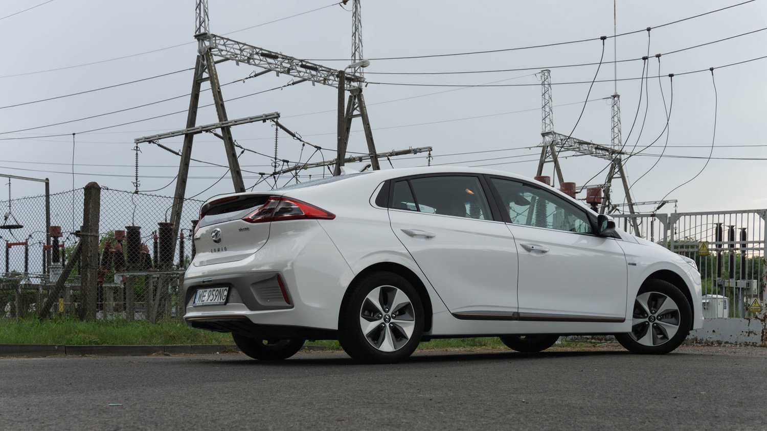 Hyundai Ioniq w każdej wersji to świetne auto. Na zdjęciu elektryczny.