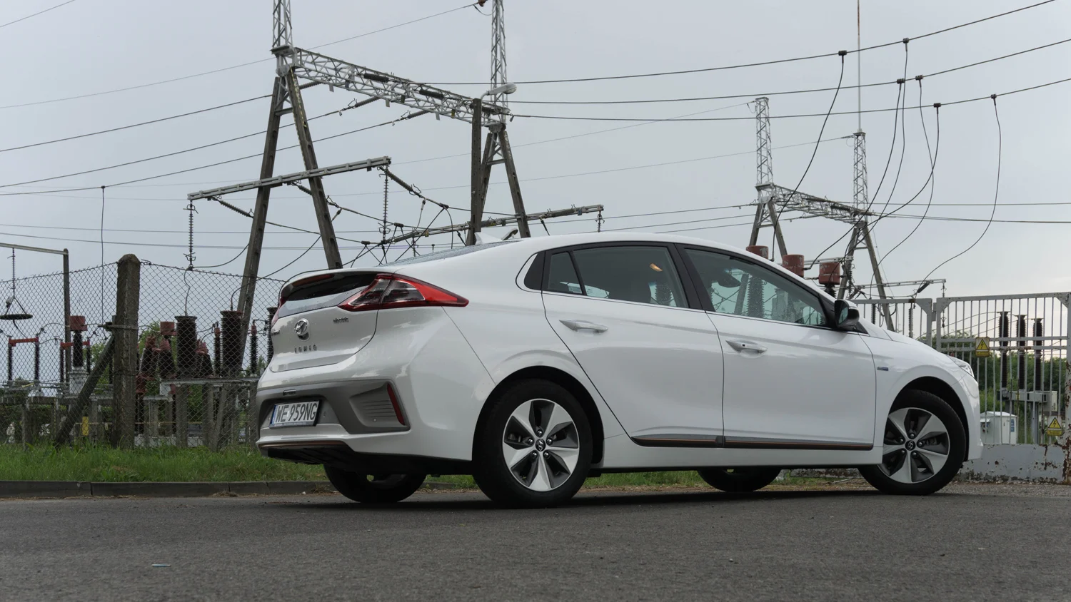 Hyundai Ioniq w każdej wersji to świetne auto. Na zdjęciu elektryczny.