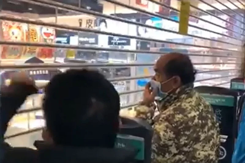 W Chinach zaczyna brakować specjalistycznych maseczek.