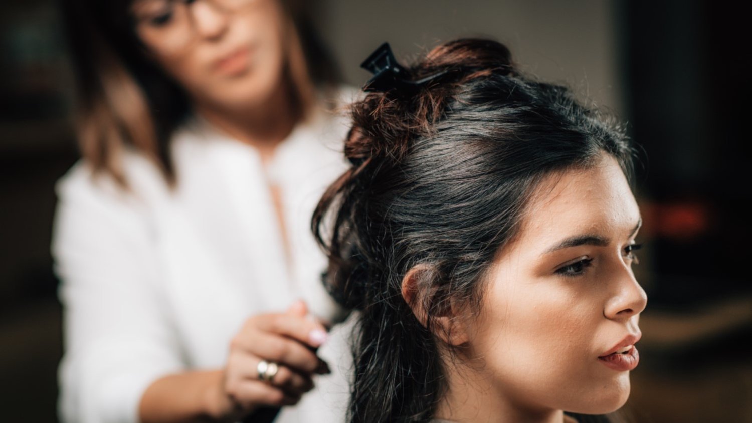 Jak gwiazdy dbają o włosy? Poznaj sekretne triki prosto z salonów!