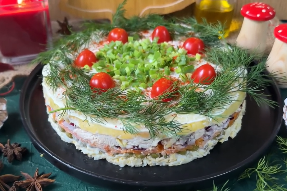 Tort sałatkowy zamiast sałatki jarzynowej. Tym daniem zaskoczysz teściową.