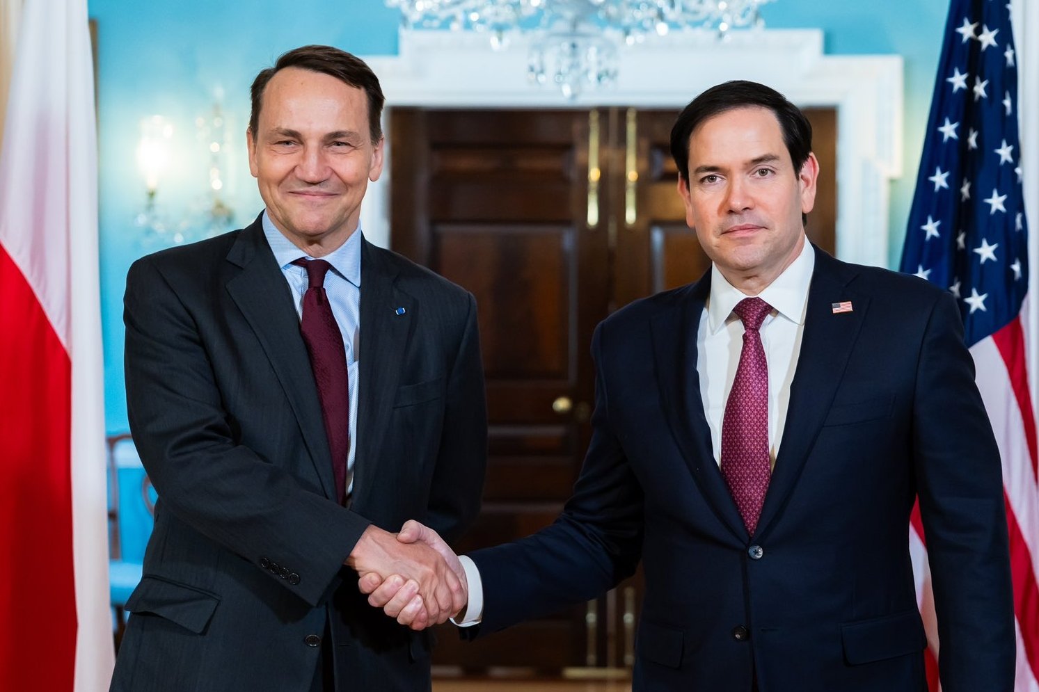 Sikorski wręczył Rubio nietypowy prezent Radosław Sikorski i Marco Rubio