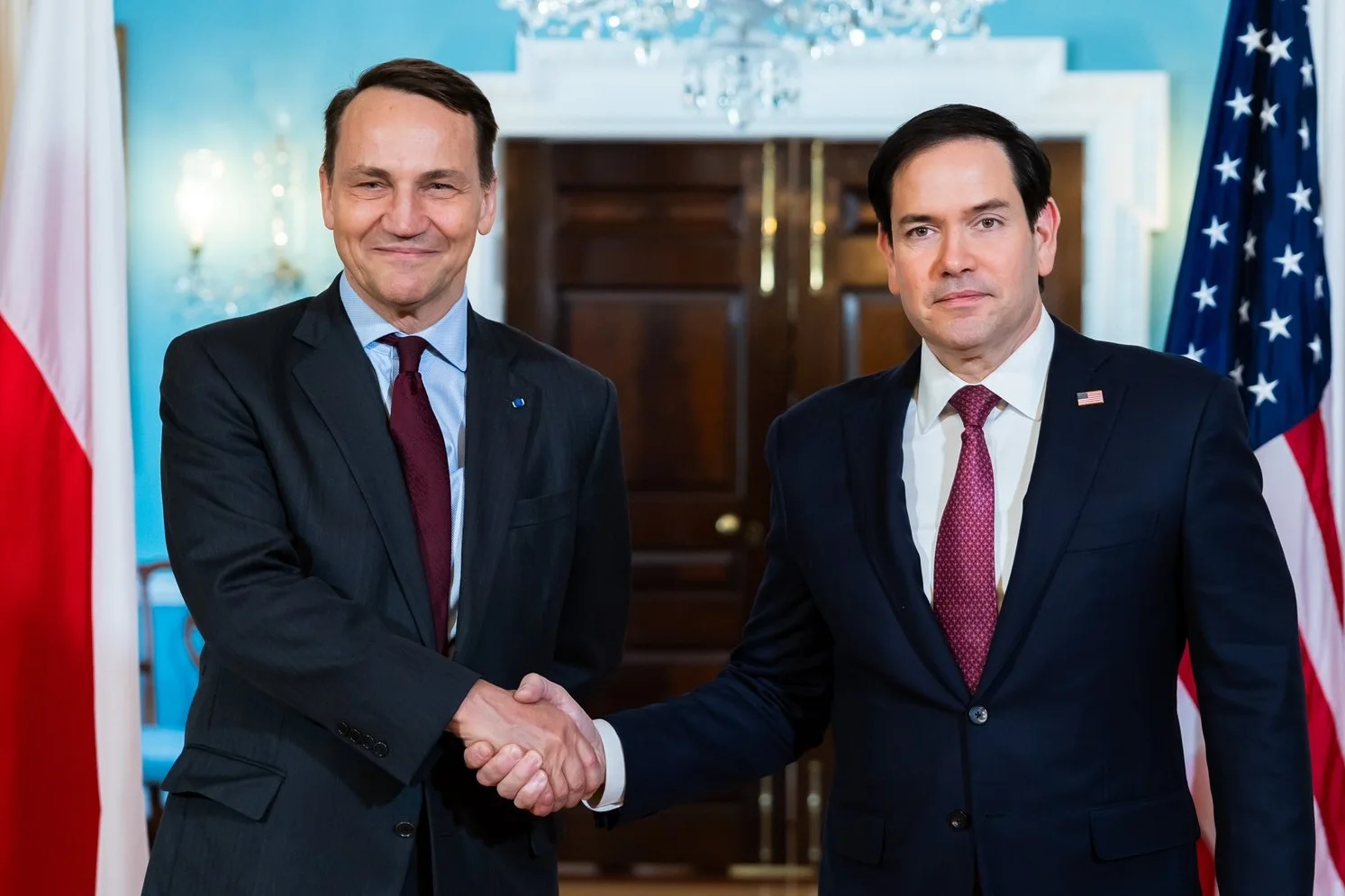 Sikorski wręczył Rubio nietypowy prezent Radosław Sikorski i Marco Rubio
