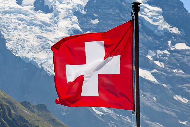 W 2013 roku przeciętny, pracujący Szwajcar zarobił ponad 170 tysięcy franków