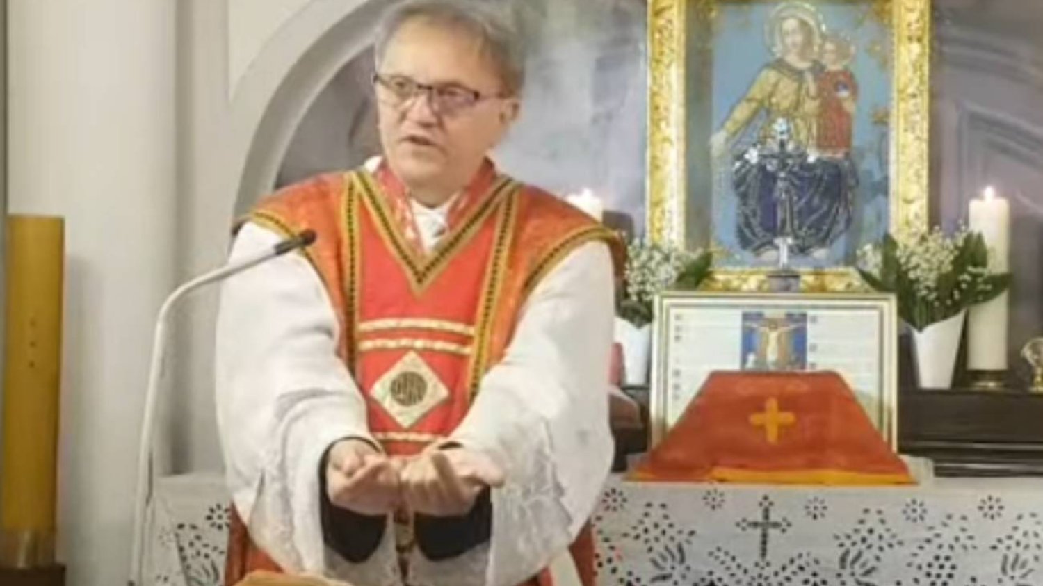Status księdza Woźnickiego. Komentarze na temat celebrytów