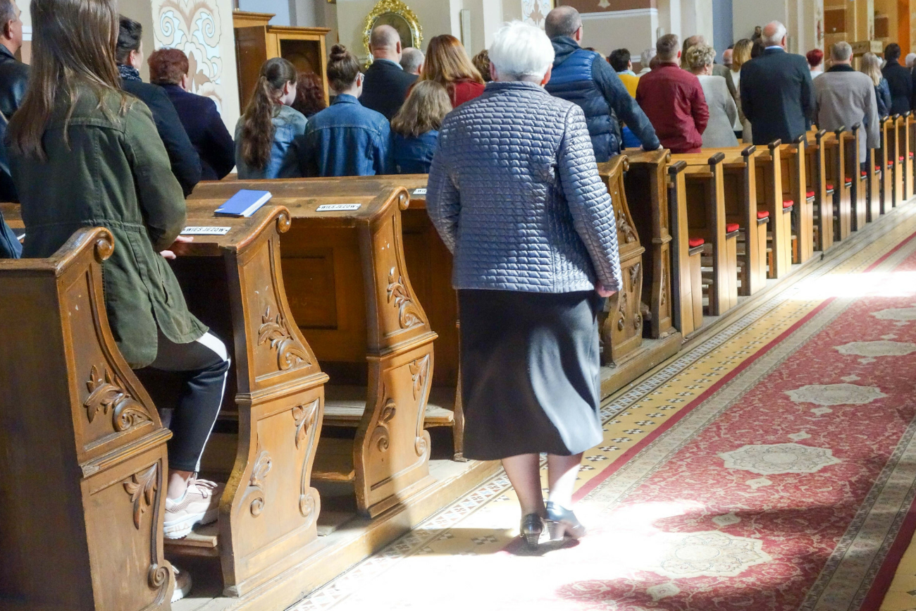 Spotkanie z kandydatami PiS w parafialnej kawiarence. Wymowna reakcja księdza.