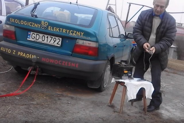 Zbigniew Kopeć eksperymentuje ze zjawiskiem mocy innego pola siłowego, tzw. efektem  Edwarda Leedskalnina w układzie spłaszczonego PMH.