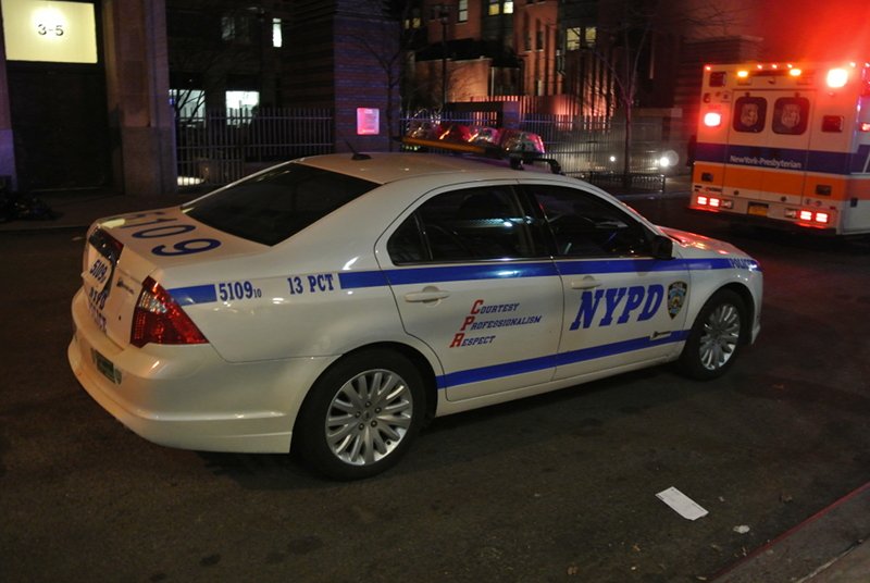 Jeden z wielu rodzajów radiowozów NYPD, która jest najliczniejszą policją w całym USA. Liczbę funkcjonariuszy szacuje się na ok. 34500.