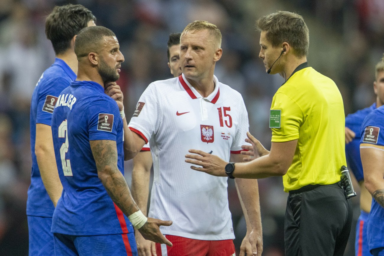 Kamil Glik i Kyle Walker mieli sobie wiele do wyjaśnienia podczas meczu na PGE Narodowym. Było jednak fair play.