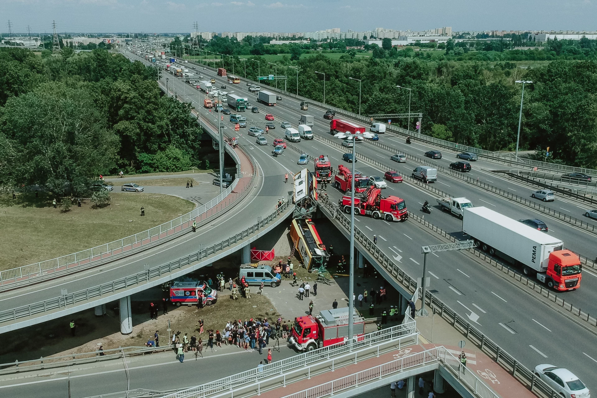 Kierowca autobusu nr 186, który doprowadził do wypadku na trasie S8 w Warszawie, by pd wpływem amfetaminy.